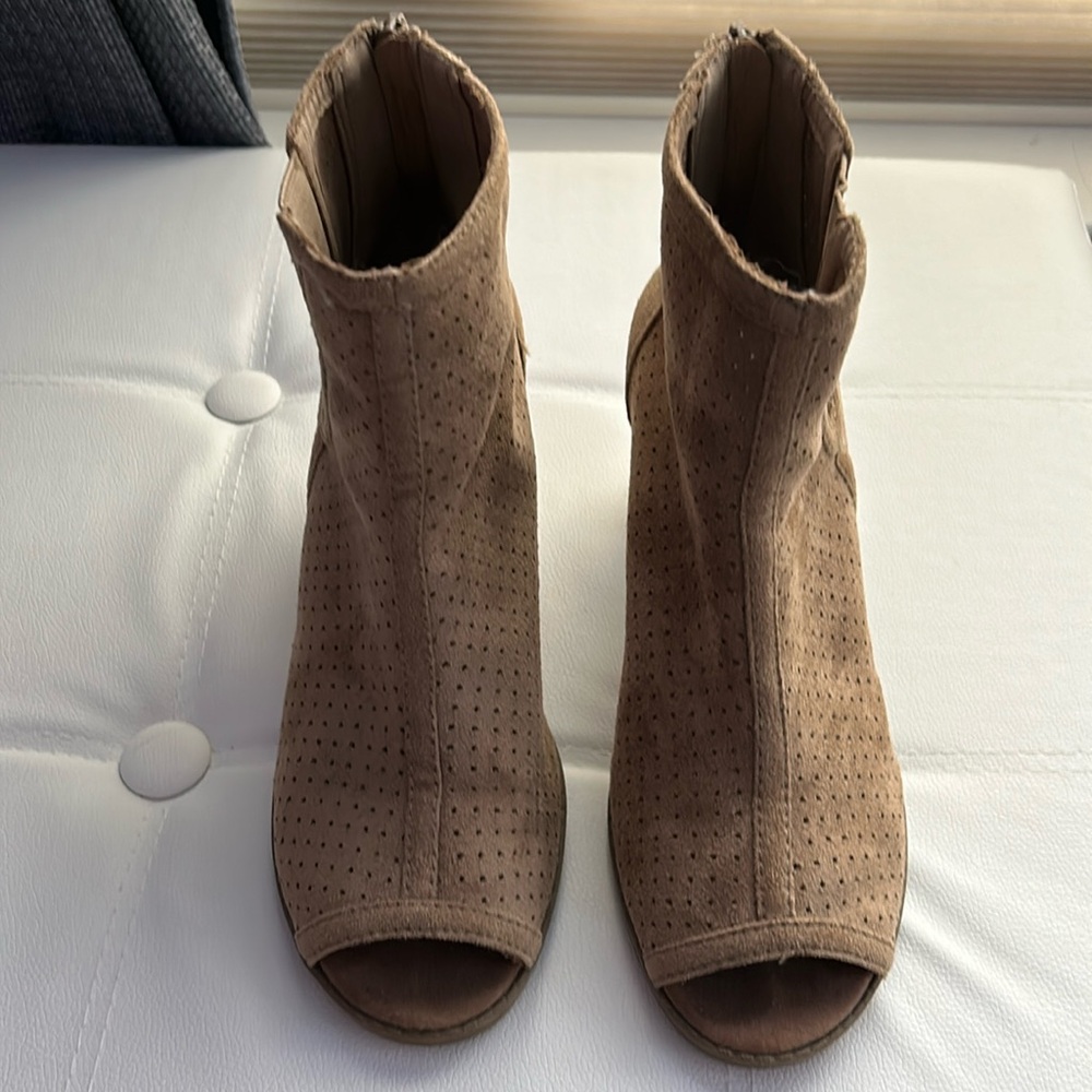 Nude open toe heels, size 7